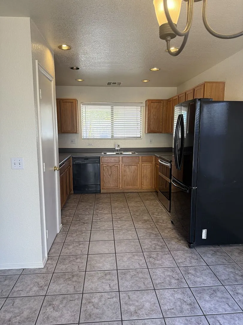 Cooper Commons In Chandler 3 Bedroom! — Photo 2