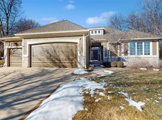 18910 W 97th Ter, Lenexa, KS 66220