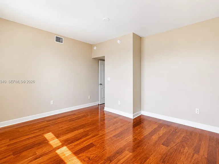 5600 Collins Ave #17G — Photo 9