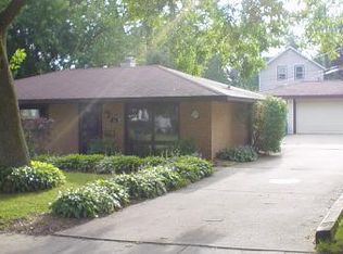 17 California Ave, Carpentersville, IL 60110