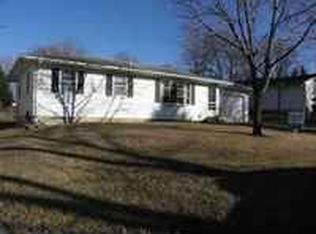 510 Pioneer Rd, Waterloo, IA 50701