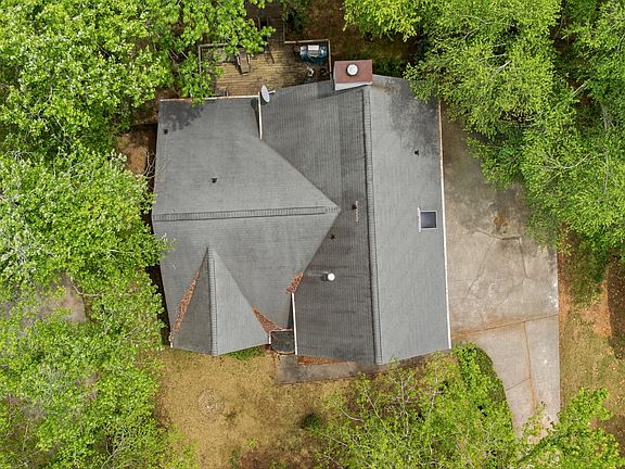 4th image of 8605 Creekview Ct