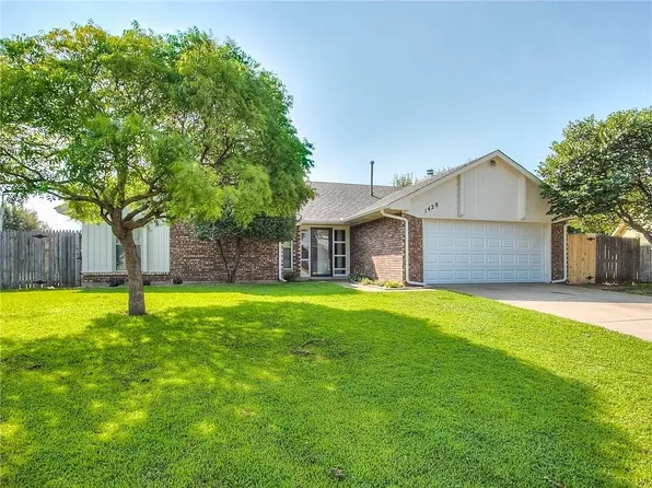 1428 Viola Dr, Yukon, OK 73099