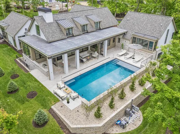 1572 North Creekside LANE, Lake Geneva, WI 53147