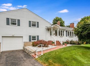 15 Mark Ln, Rocky Hill, CT 06067
