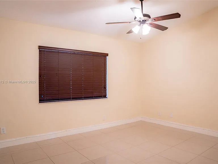 2408 N 35th Ave #2408 — Photo 12