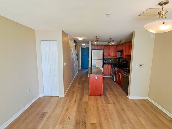 2 Bedrooms _ 2.5 Bathrooms
In-unit laundry _ Balcony _ 2 Secured Parking Spaces
Luxury Vinyl Plank Flooring + Open Concept Living