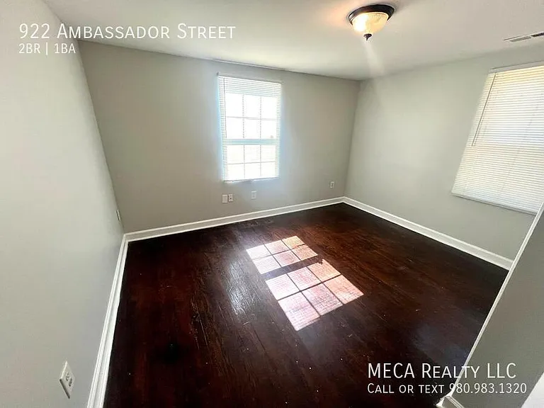 922 Ambassador St — Photo 5