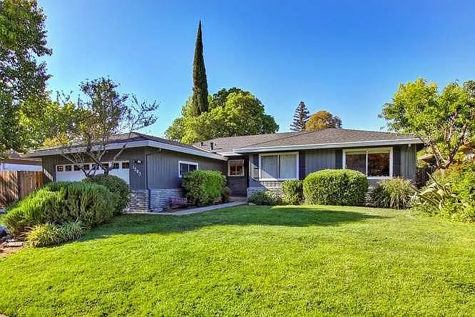1203 Colby Dr photo 1