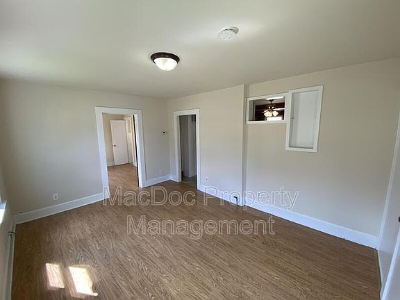 4th image of 1800 Washington Ave #A