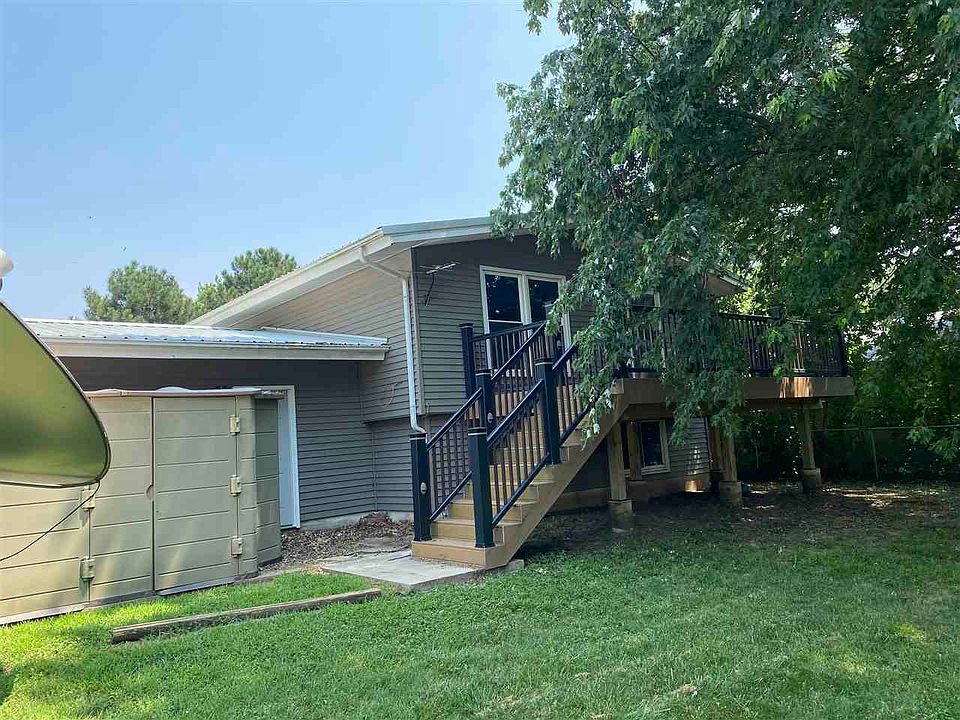 2nd image of 411 Simpson Rd
