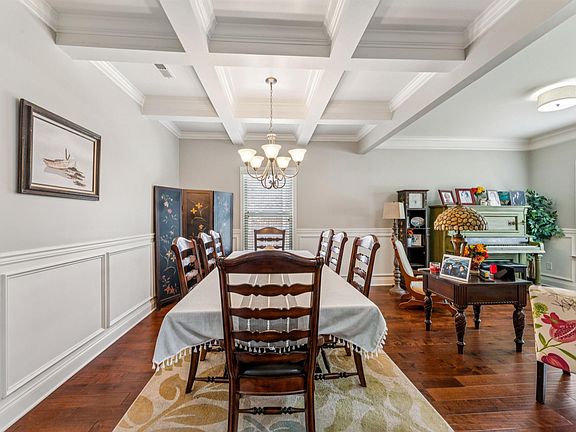 4th image of 42 Waterford Pl