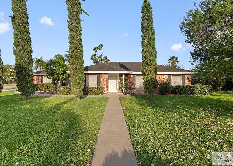 1st image of 816 Palm Valley Dr E