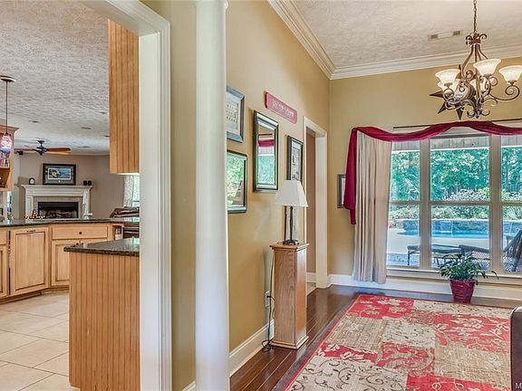 4th image of 1004 Longfield Dr