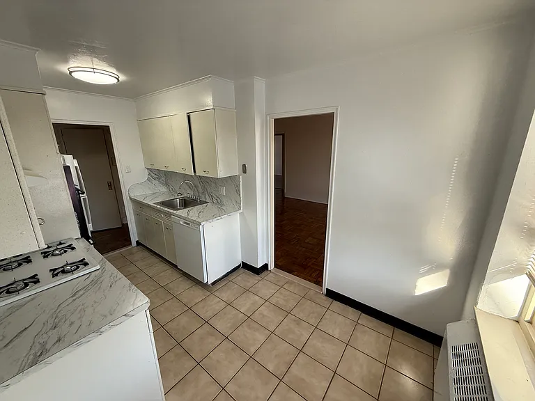 193-15A 73rd Ave #2B — Photo 4