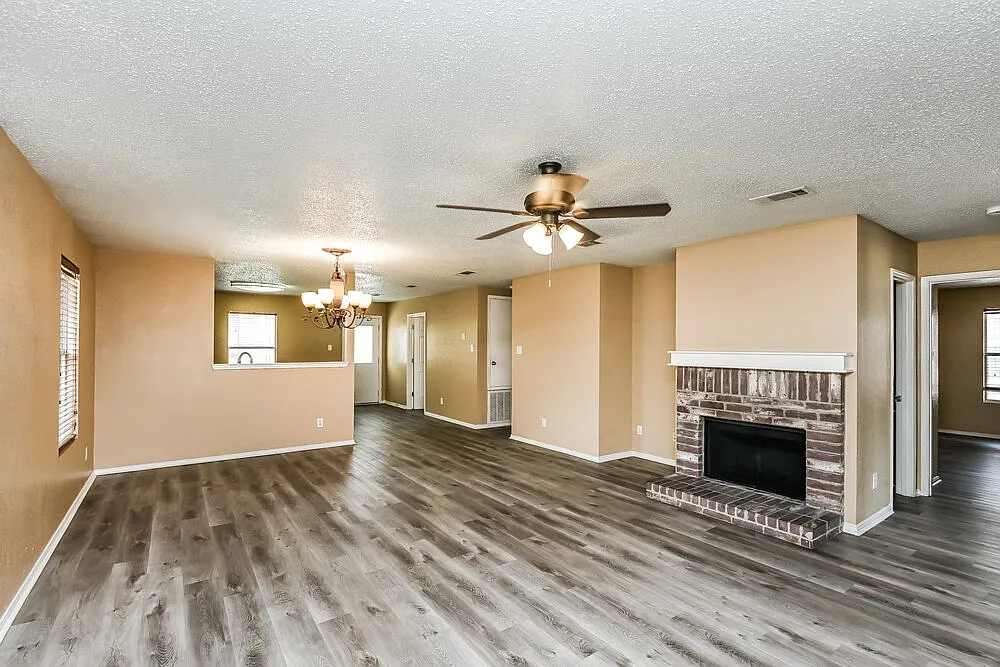 3 bed, 2.0 bath, 1720 sqft, $1,845 — Photo 4