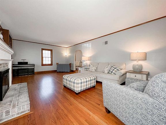3rd image of 126 Whitworth Ave