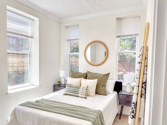 2nd image of 386 Parkway Dr NE #204