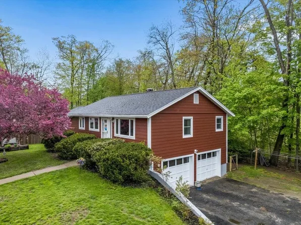 36 Oakwood Circle, Milford, NH 03055