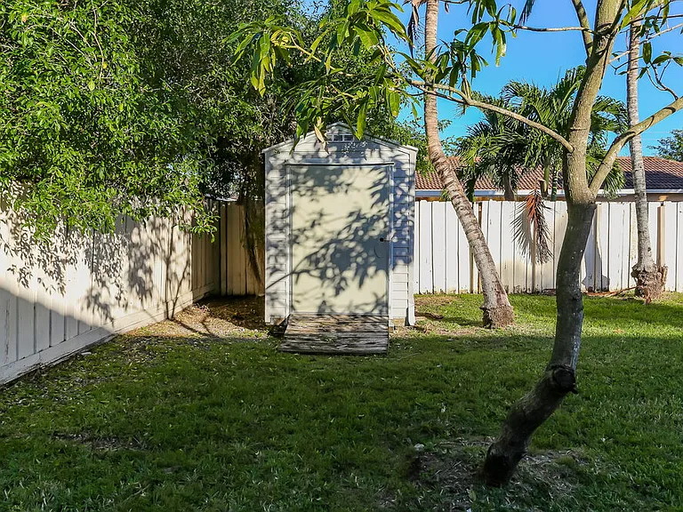 18081 SW 152nd Ct — Photo 16