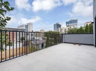 3932 28th St #2, Long Island City, NY 11101