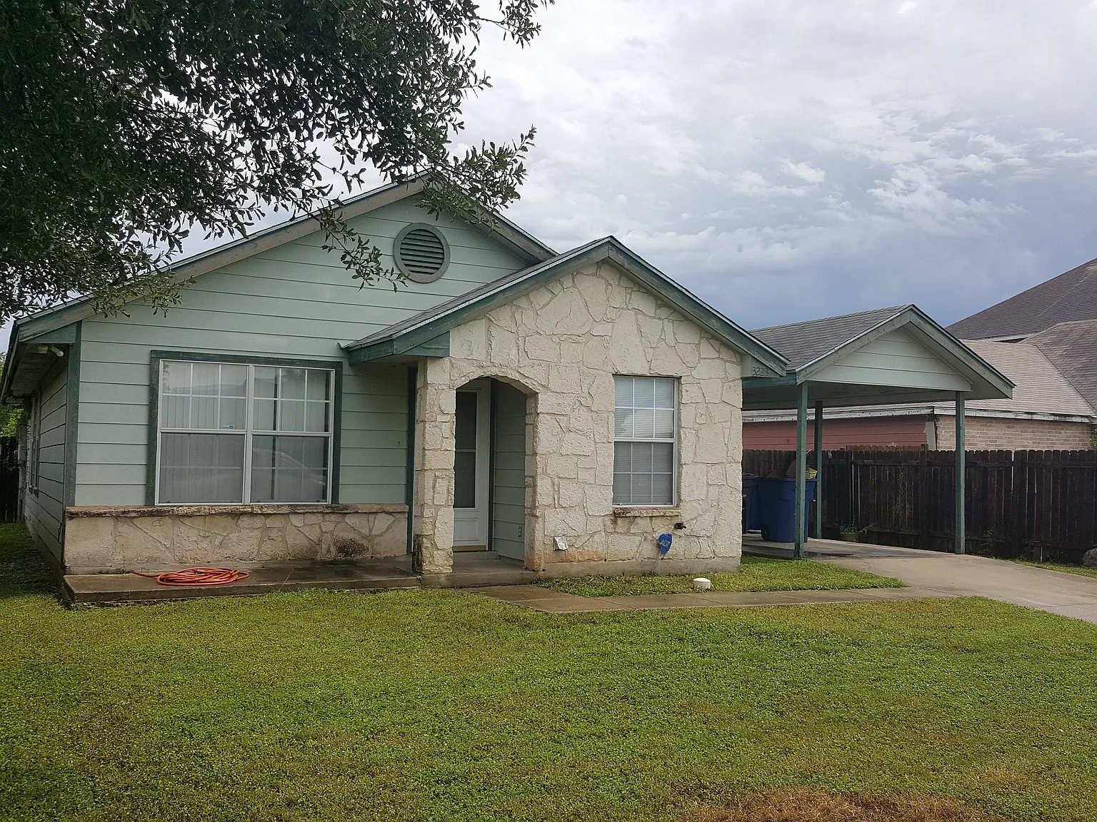 3 bed, 1053 sqft, $1,200 — Photo 2