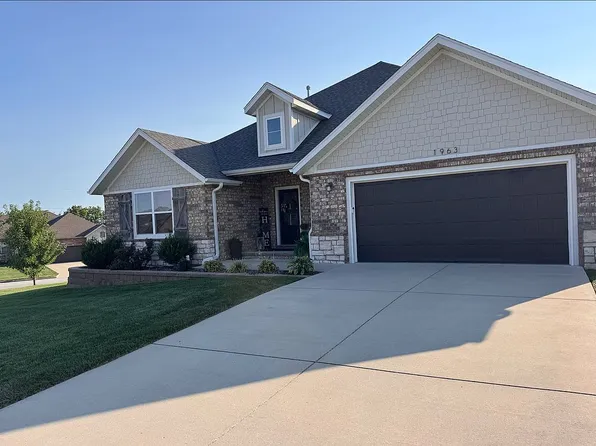 1963 N Grindstone Ave, Springfield, MO 65802