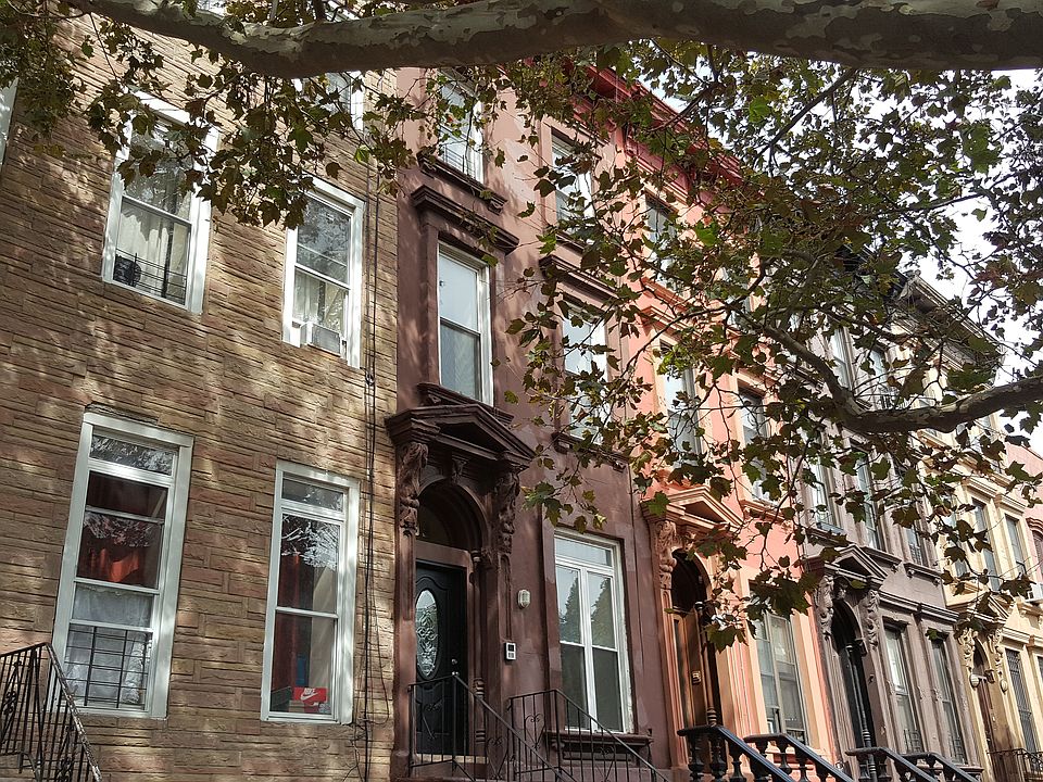 2nd image of 405 Putnam Ave