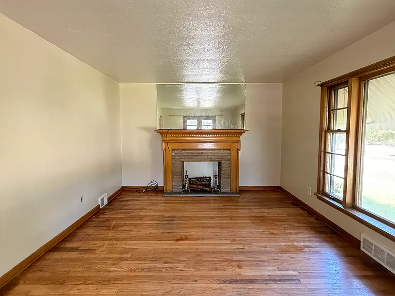 4052 Washington Park Blvd — Photo 6