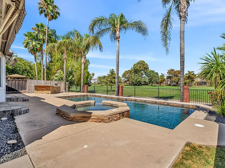 2317 Wayfarer Dr — Photo 44