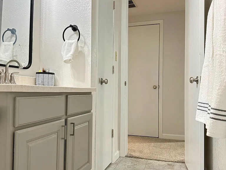 2209 Crestview Dr — Photo 45