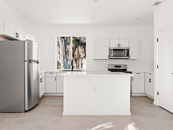 5th image of 1005 Essex St