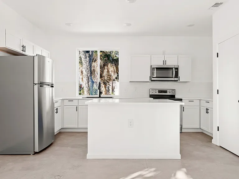 1005 Essex St #202 — Photo 1