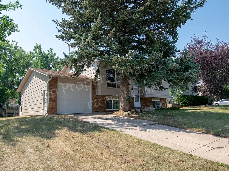 2401 W Stuart St — Photo 2