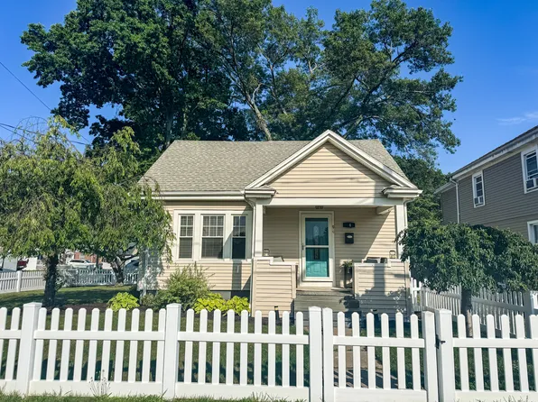 94 Linden St, Plainville, CT 06062