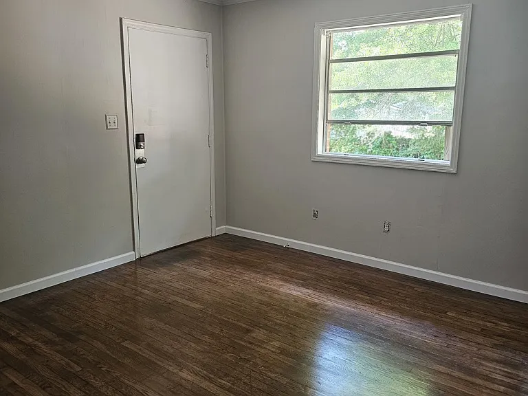 245 Stafford St NW #B — Photo 3