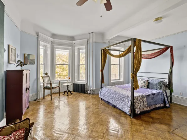 882 Park Place image 21 of 49