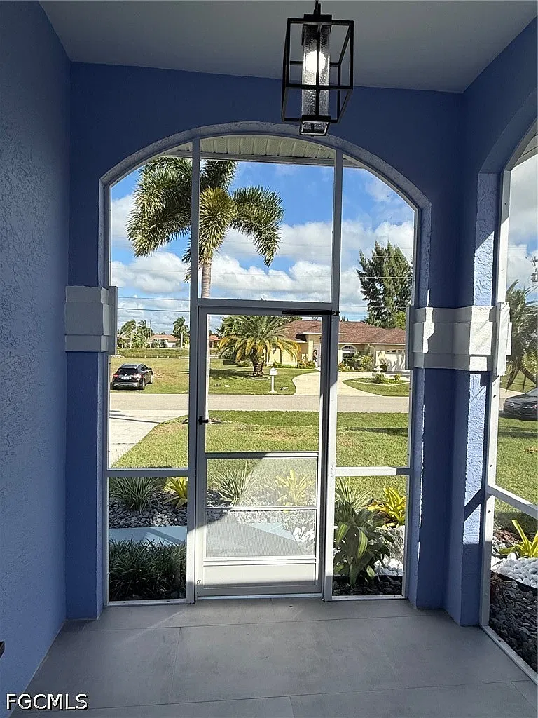 4 bed, 2.0 bath, 1895 sqft, $2,300 — Photo 4