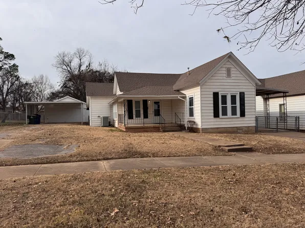 910 S 6th St, Chickasha, OK 73018