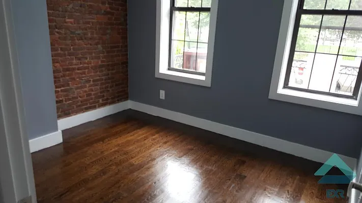 Rented by EXR | media 12