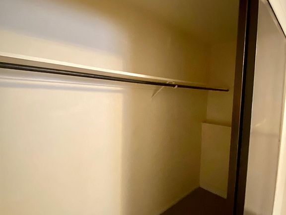 5th image of 1737 Oxford Dr APT 1A