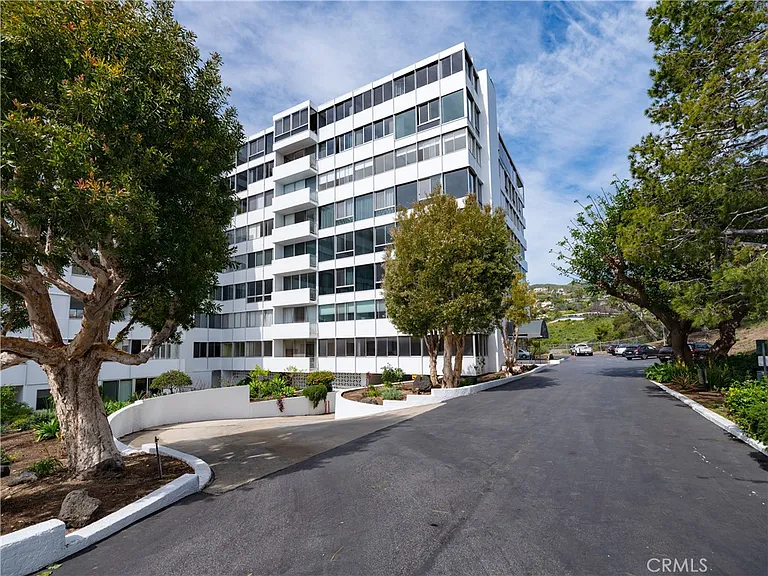 17352 W Sunset Blvd — Photo 23