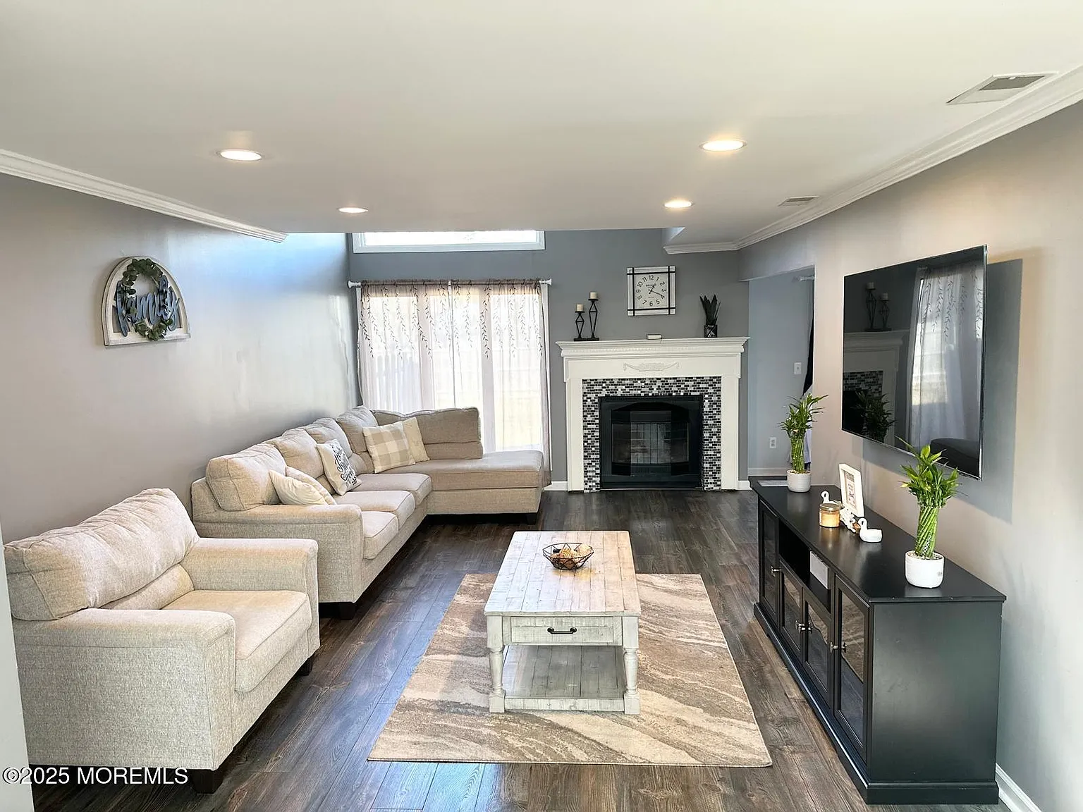 49 White Swan Way photo 1