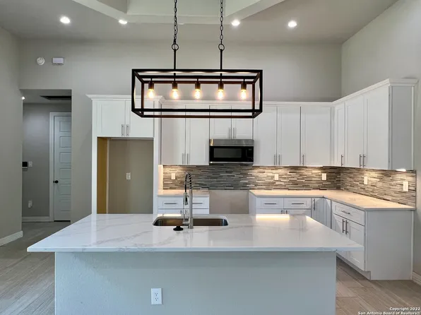 109 W Short Meadow, Lytle, TX 78052