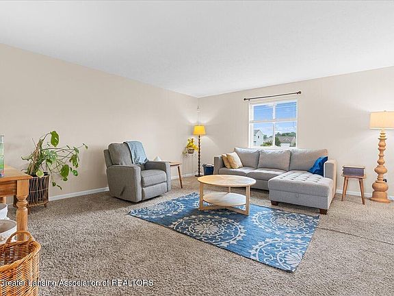 5th image of 223 Price St