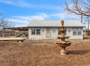 498 White Tail Dr, Uvalde, TX 78801