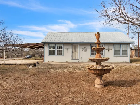 498 Whitetail, Uvalde, TX 78801
