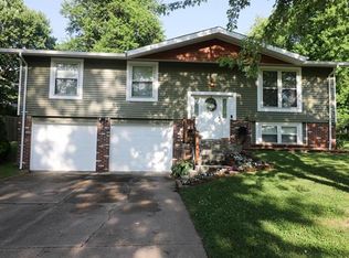 40 Heather Dr, Saint Peters, MO 63376
