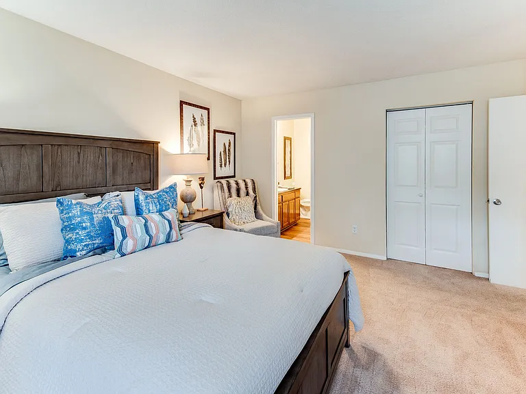 Royal Pines — Photo 17