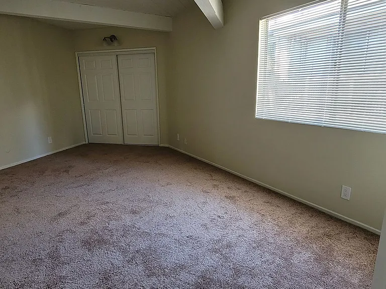 Lido Isle Apartments — Photo 13
